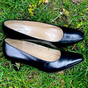 Ladies Size 9 Black Leather Pumps